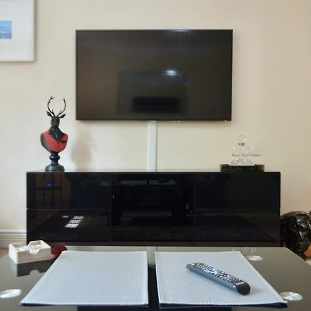 אדינבורו Gorgeous 2 Bedroom Apartment In Converted Church מראה חיצוני תמונה