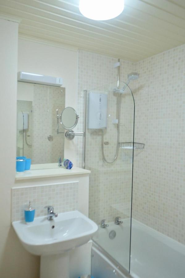 אדינבורו Gorgeous 2 Bedroom Apartment In Converted Church מראה חיצוני תמונה