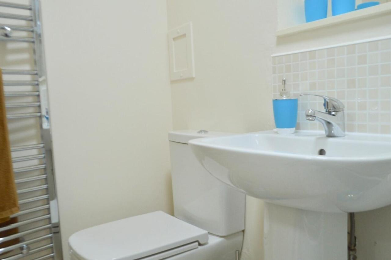 אדינבורו Gorgeous 2 Bedroom Apartment In Converted Church מראה חיצוני תמונה
